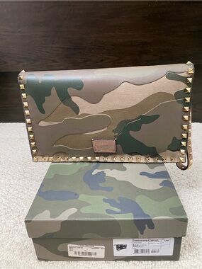 Valentino Garavani Camouflage Rockstud Clutch - Green Camo